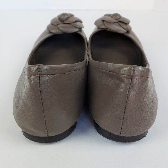 Saks Fifth Taupe Leather Flats w/Leather Flower, 9M - Picture 4 of 11
